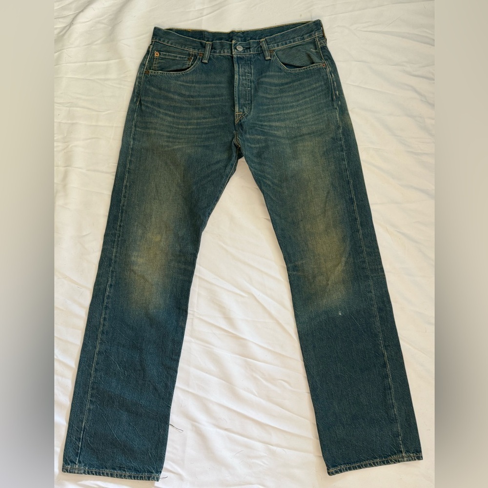 Levi's Classic Blue Straight-Leg Jeans with Vintage Appeal